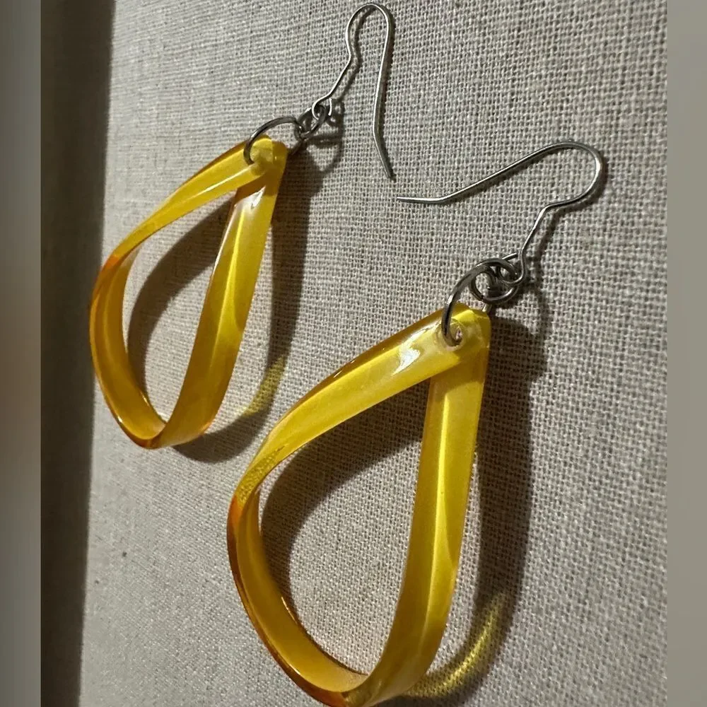 N/A bold yellow